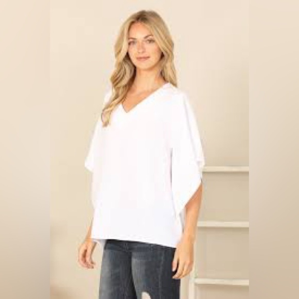 487 - Easel NWT White V-Neck Women's Blouse, Size Small - Large